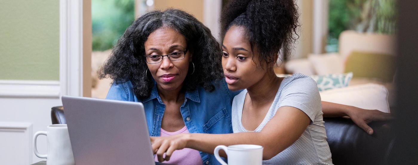 PGCC Student and Parent Registering for Classes Online